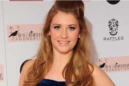 Ella Henderson signs with Sony Music