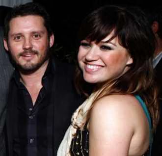 Kelly Clarkson is Engaged