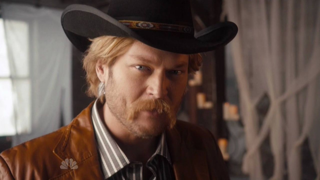 Blake Shelton performs 'Wishing Boot' on SNL (VIDEO)