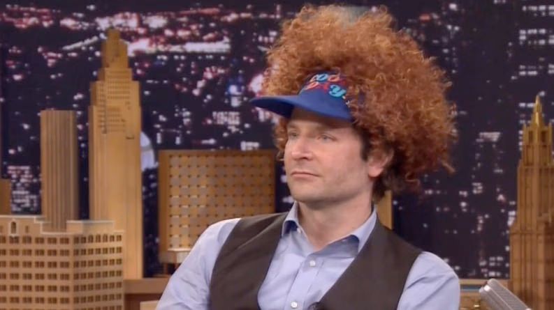 Bradley Cooper impressive Air Guitar solo on The Tonight Show (VIDEO)