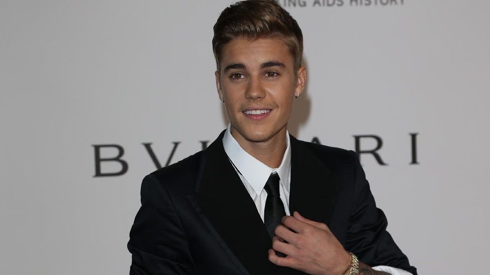 Justin Bieber Offered $2 Million to Star In Gay Porn Film (VIDEO)