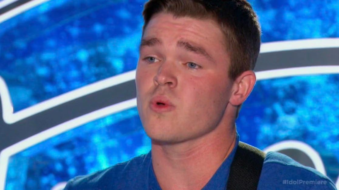 Michael Simeon slow dances with Jennifer Lopez on American Idol XIV (VIDEO)