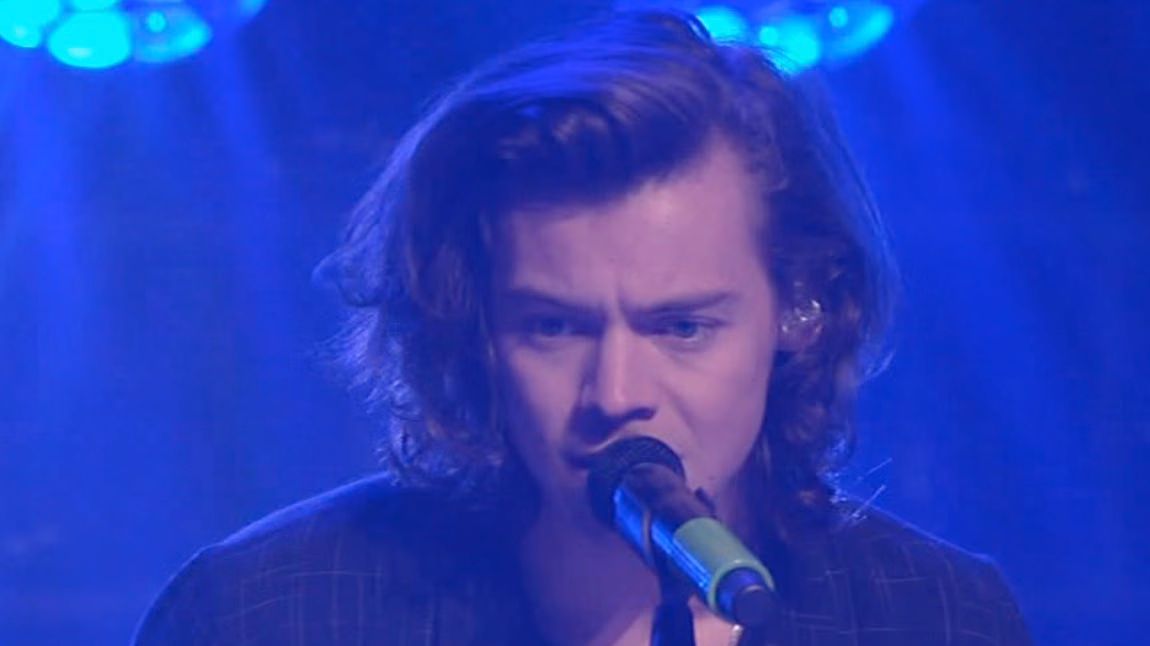 One Direction perform 'Little Things'