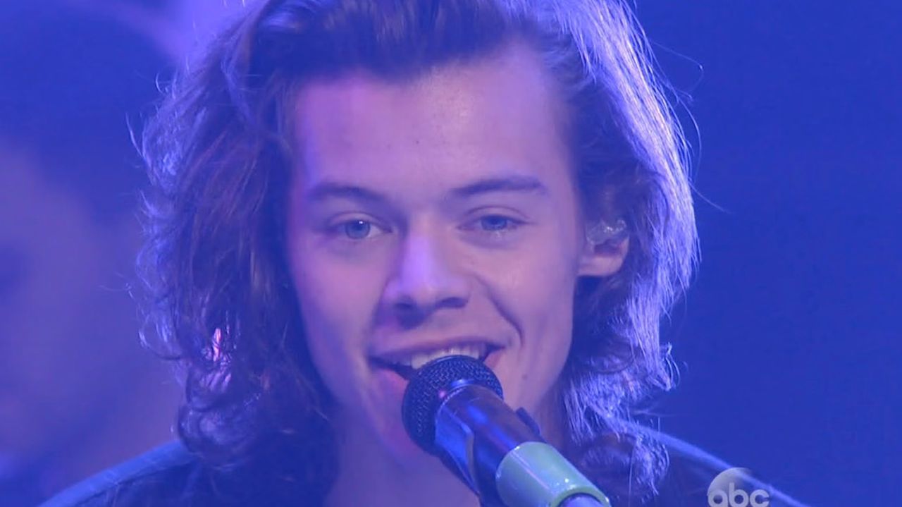 One Direction perform 'Night Changes' on New Year's Rockin' Eve (VIDEO)