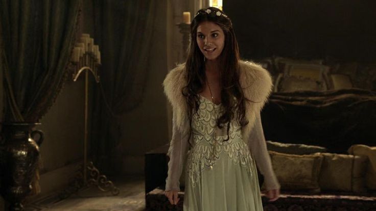 'Reign' Star Caitlin Stasey Discusses Sexuality, Opens Website for Women