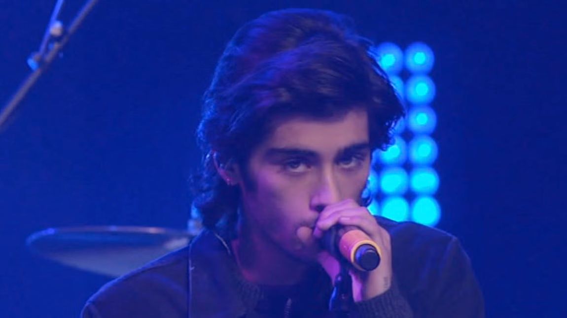 Zayn Malik One Direction perform 'Little Things'