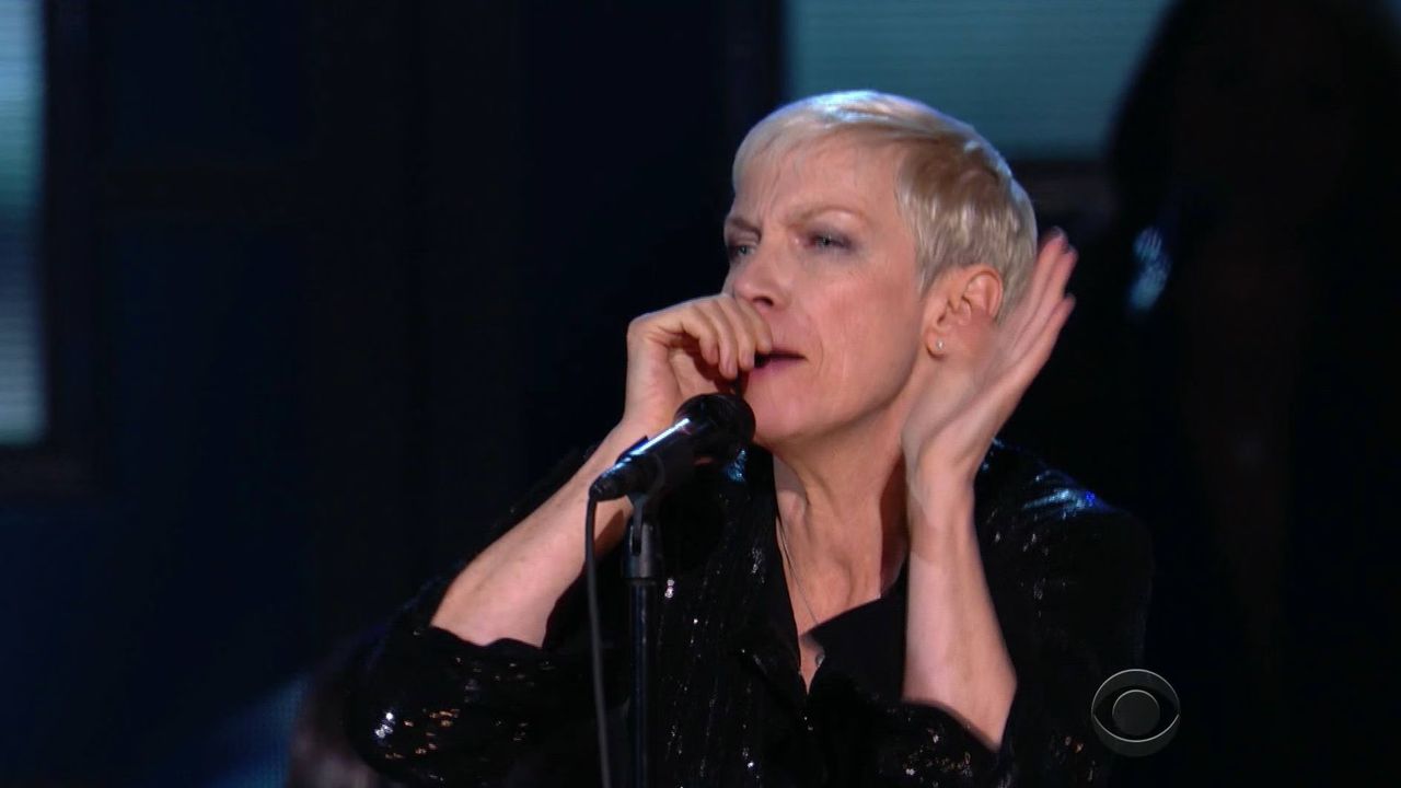 Annie Lennox and Hozier perform at Grammy Awards 2015