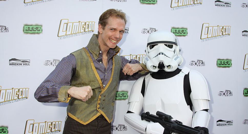 Doug Jones Joins 'Arrow' as Deathbolt