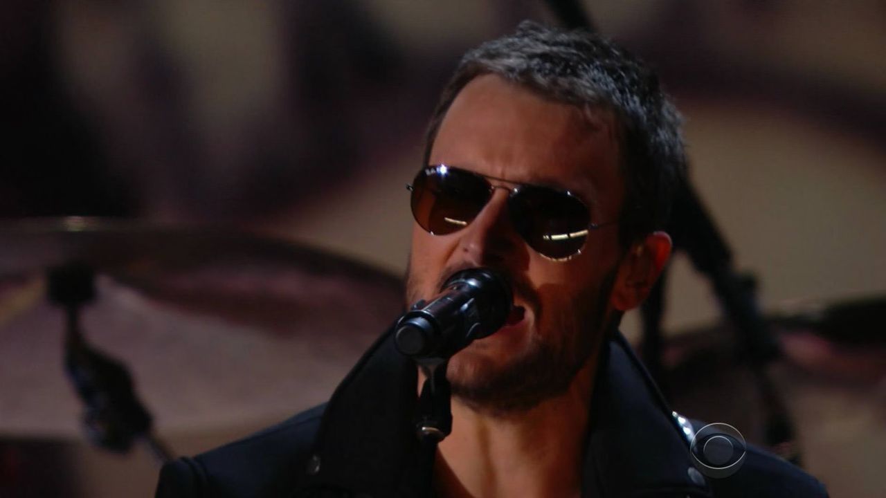Eric Church performs 'Give Me Back My Hometown'