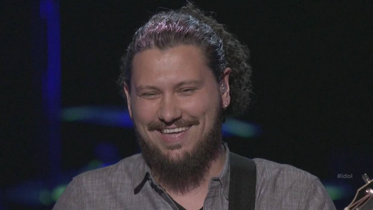 Mark Andrew sings 'The Weight'