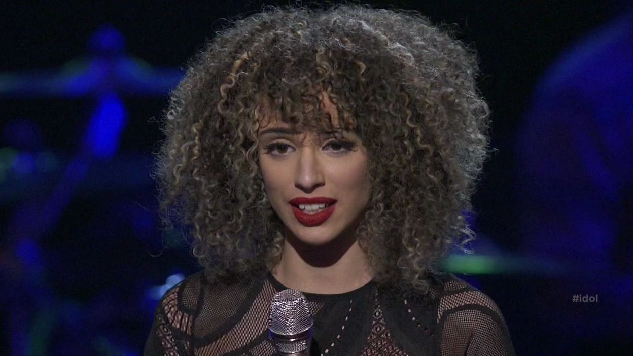 Shi Scott sings 'Umbrella'