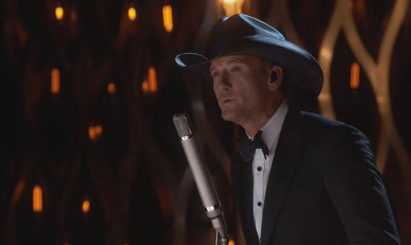 Tim McGraw performs 'I'm Not Gonna Miss You' at Oscars 2015