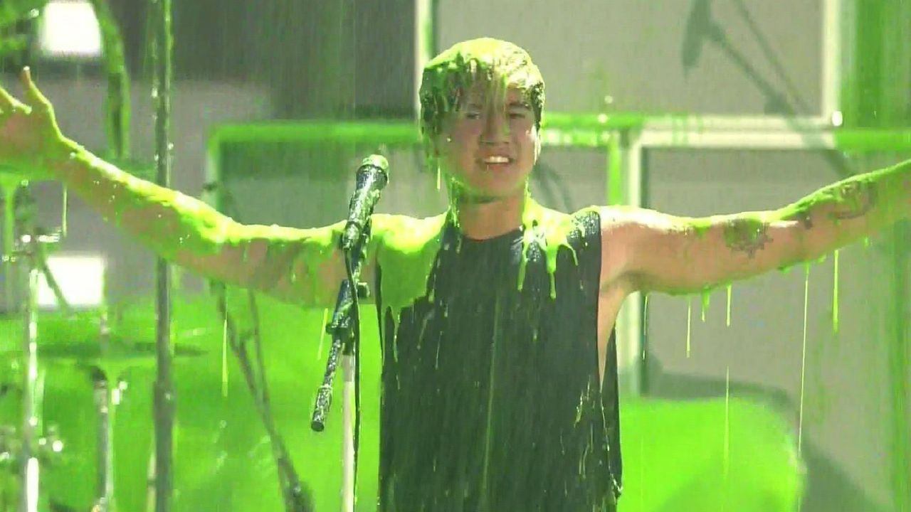 5 Seconds of Summer close Kid's Choice Awards with 'What I Like About You' (VIDEO)