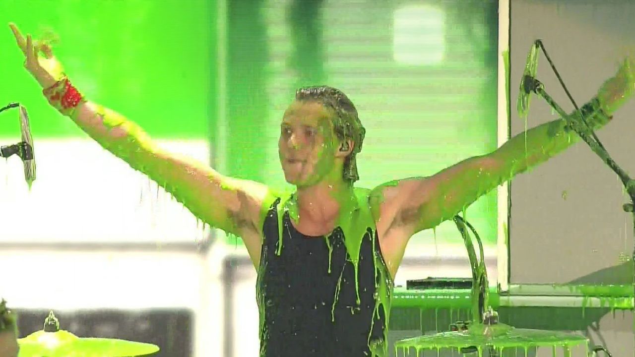 5 Seconds of Summer close Kid's Choice Awards