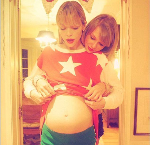 Actress Jaime King Names Taylor Swift Godmother to Her Child (PHOTOS)