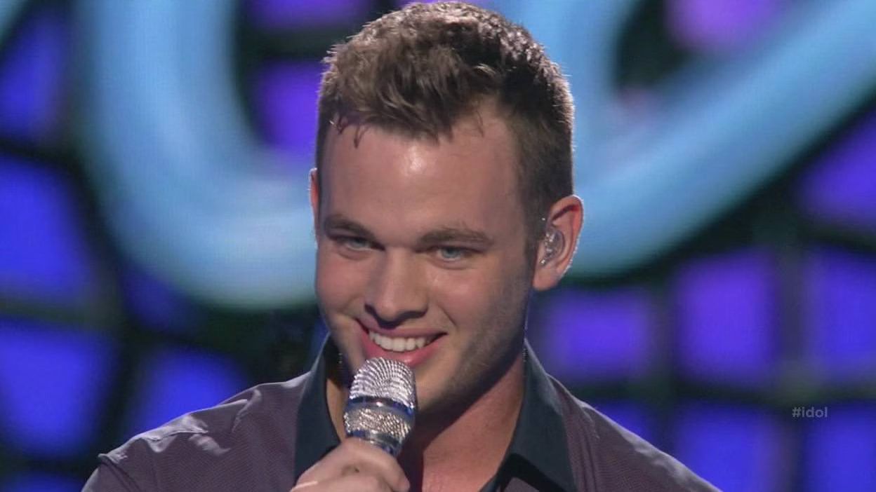 Clark Beckham sings 'It's a Man's Man's Man's World'