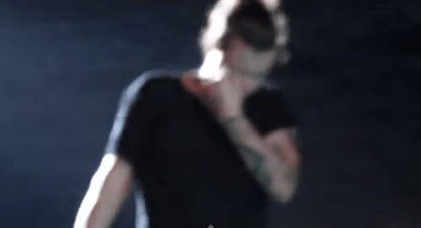 Harry Styles CRIES on stage after Zayn Malik quits One Direction (VIDEO)