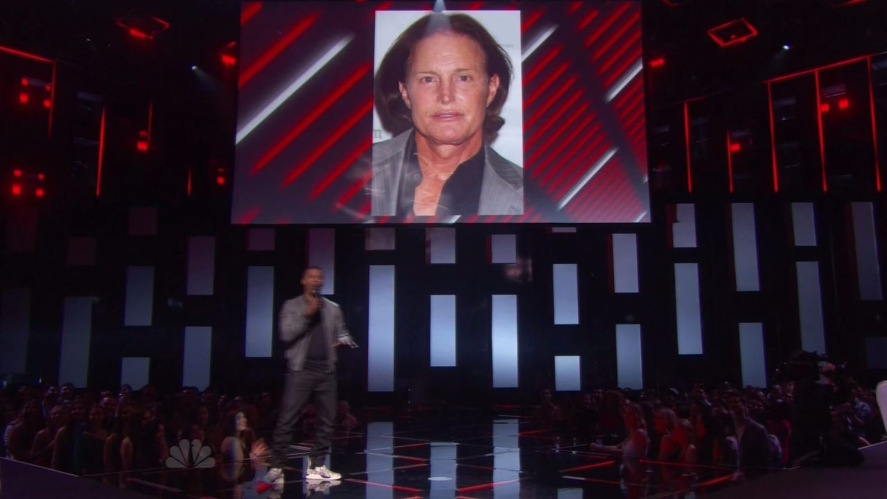 Jamie Foxx's Bruce Jenner Joke Bombs At IHeartRadio Music Awards (Video)