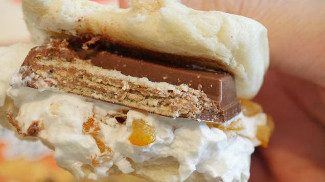 Kit-Kat Sandwich (PHOTOS)