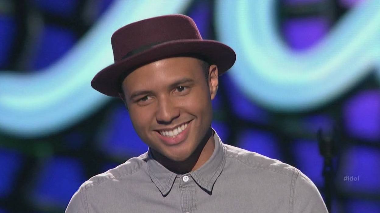 Rayvon Owen sings 'Wide Awake'