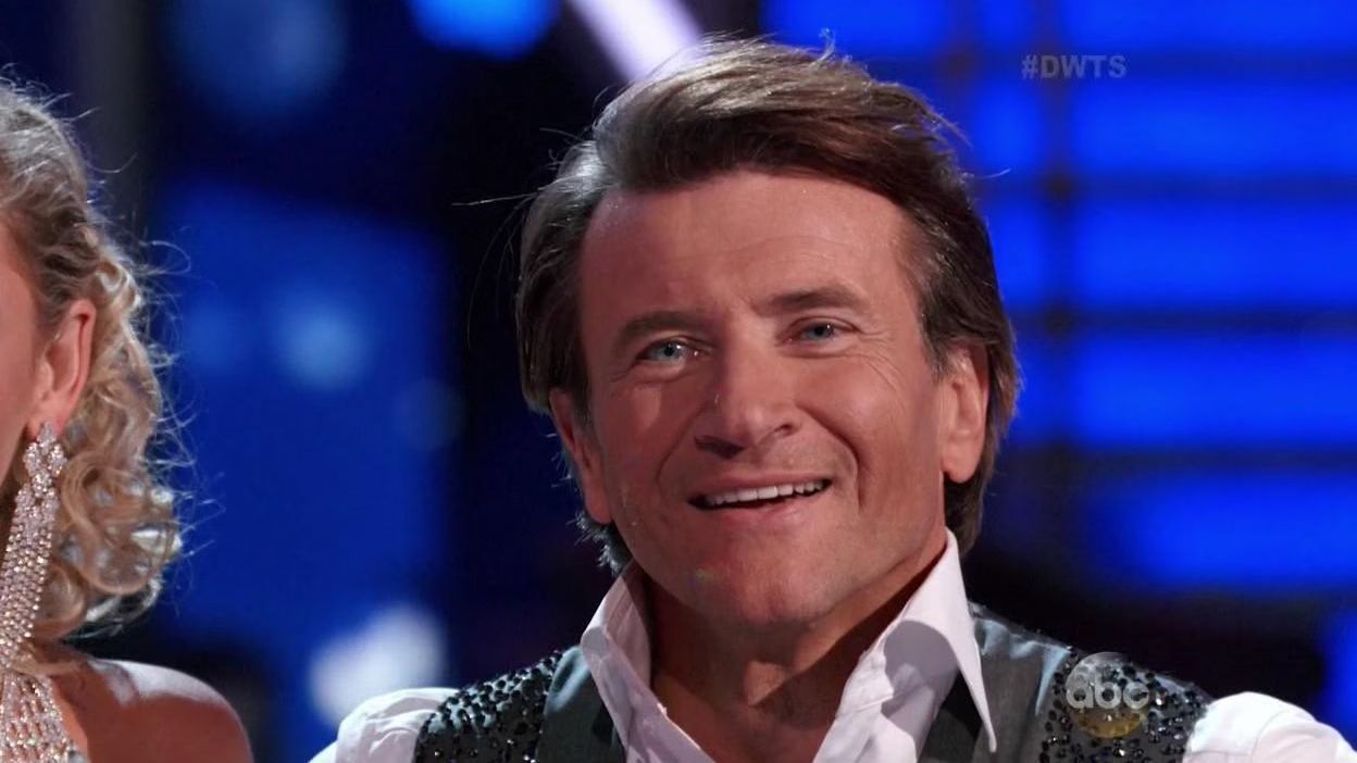 Robert Herjavec and Kym Johnson dance Cha Cha Cha