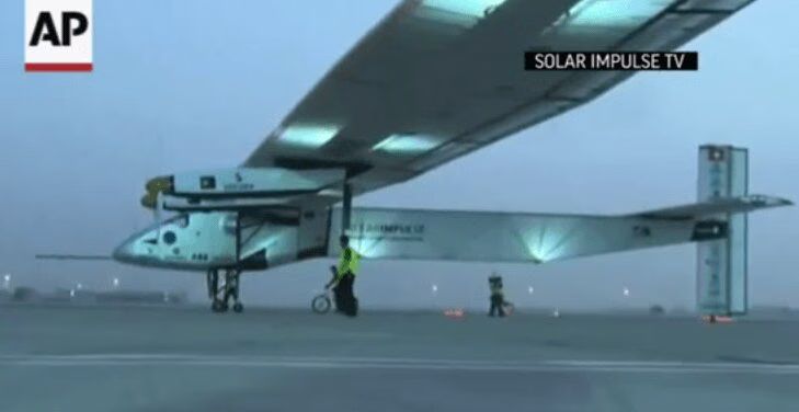 Solar-Powered Plane begins 5-Month Trip Around the World (VIDEO)