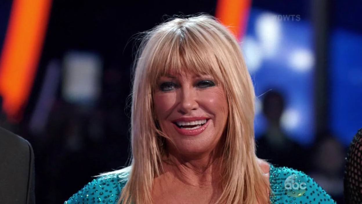 Suzanne Somers and Tony Dovolani dance Cha Cha Cha