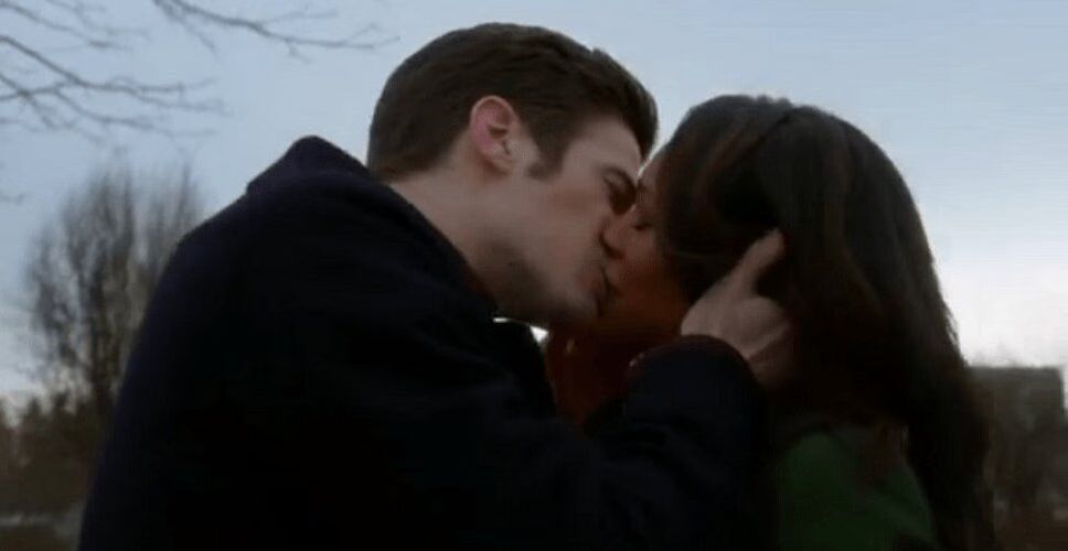 The Flash - Barry and Iris kiss