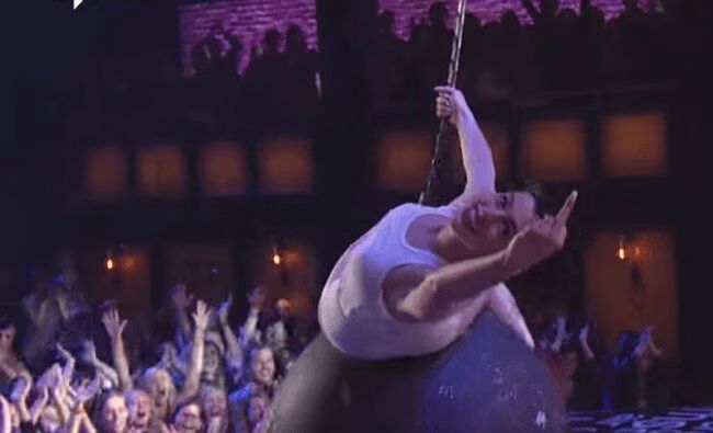 Anne Hathaway on Miley Cyrus' Wrecking Ball is Epic (VIDEO)