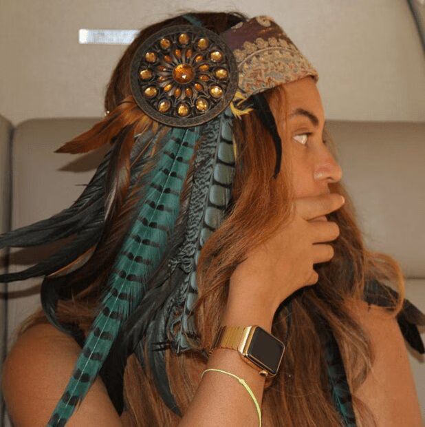 Beyonce flaunts gold Apple Watch at Coachella (PHOTOS)
