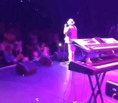 'Bobbi Kristina Brown is Awake,' says Bobby Brown to stunned audience (VIDEO)