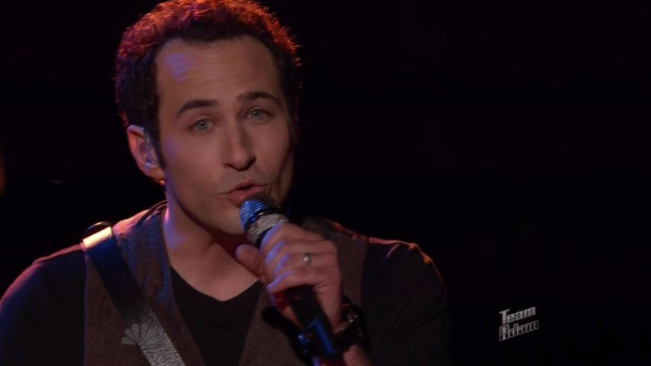 Joshua Davis sings 'Hold Back the River' on The Voice 2015 Top 10 (VIDEO)