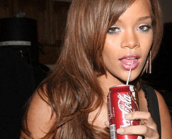 Rihanna Responds to 'Snorting Coke' Allegations- 'It's Tobacco!' (VIDEO)