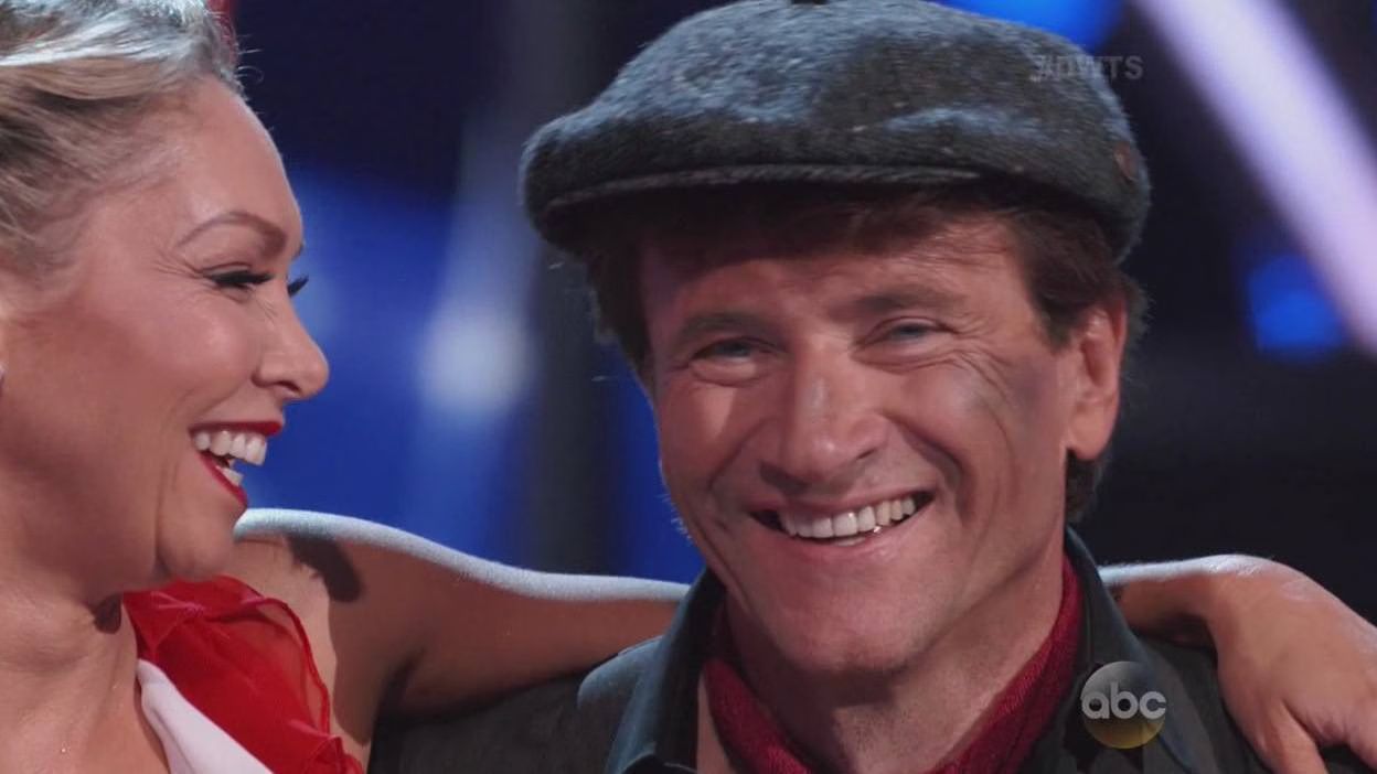 Robert Herjavec and Kym Johnson dance Quickstep