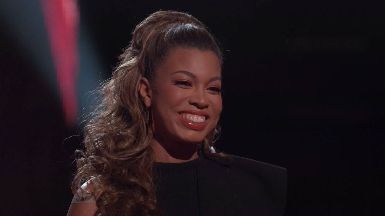 India Carney sings 'Lay Me Down' on The Voice 2015 Top 6 (VIDEO)