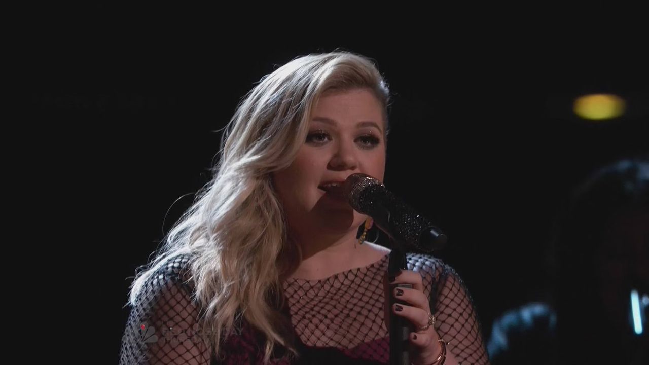 Meghan Linsey and Kelly Clarkson sing 'Invincible' on The Voice 2015 Finale (VIDEO)