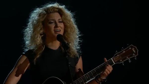 Tori Kelly performs 'Nobody Love' at the 2015 Billboard Music Awards