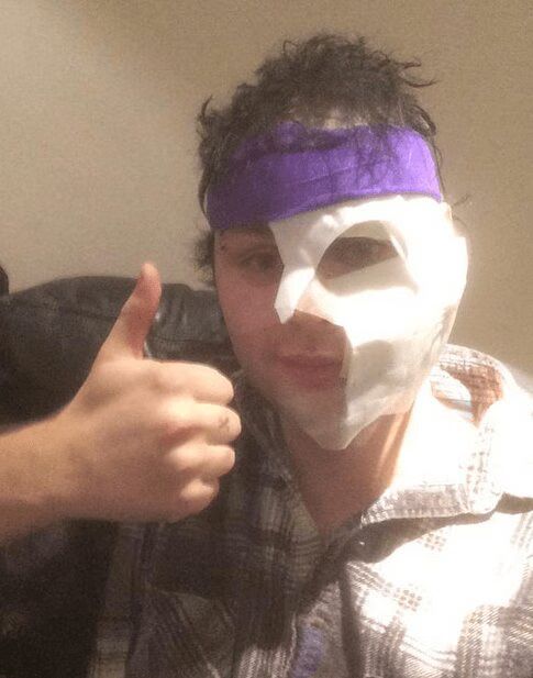 5 Seconds of Summer Guitarist Burns Face at Concert (PHOTO)