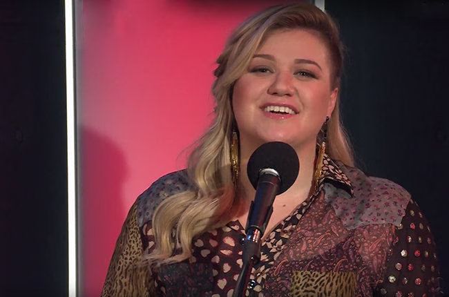 Kelly Clarkson covers Rihanna's 'Bitch Better Have My Money' (VIDEO)