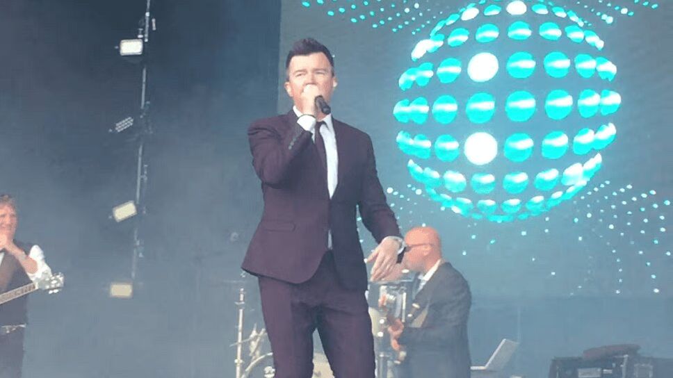 Rick Astley Sang 'Uptown Funk' and Brought Down the House (VIDEO)