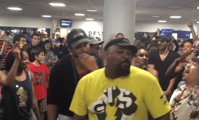 The Lion King vs. Aladdin Broadway Casts Epic Airport Sing-Off (VIDEO)