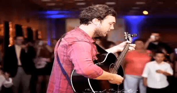 'American Idol' Winner Phillip Phillips Surprises Couple At Their Wedding