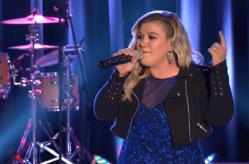 Kelly Clarkson Celebrates 4th of July with Hits on Macy's Fireworks Spectacular (VIDEO)