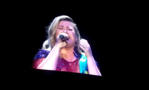Kelly Clarkson Stunning Cover Of 'Wrecking Ball' By Miley Cyrus - Incredible! (VIDEO)