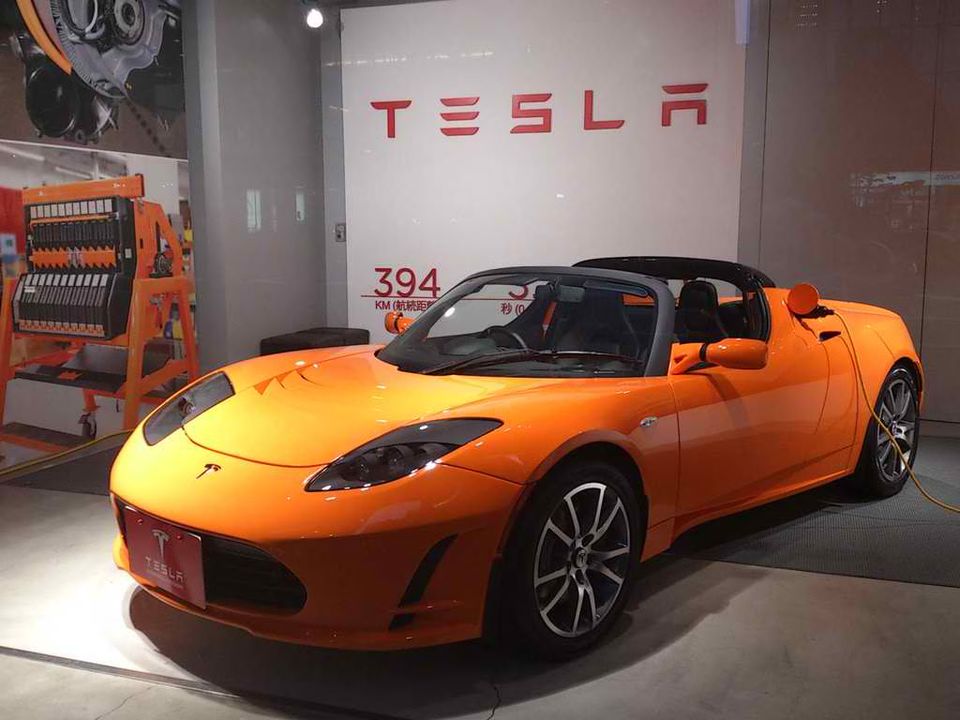 Tesla Is Officially Launching A New Roadster - Rejoice!