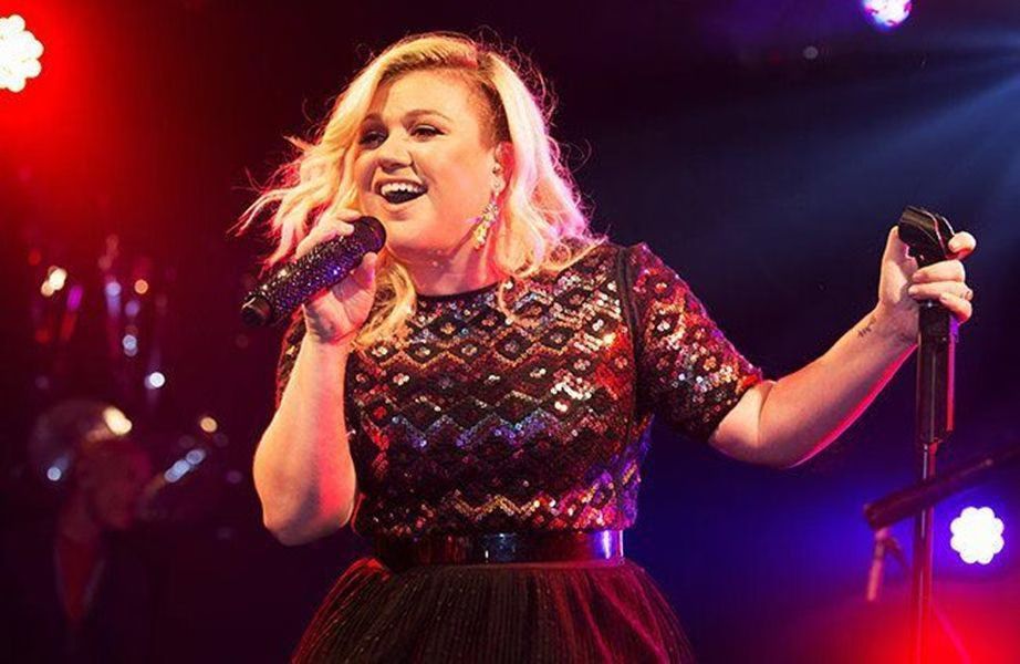 Kelly Clarkson covers Selena Gomez' 'The Heart Wants What It Wants' (VIDEO)