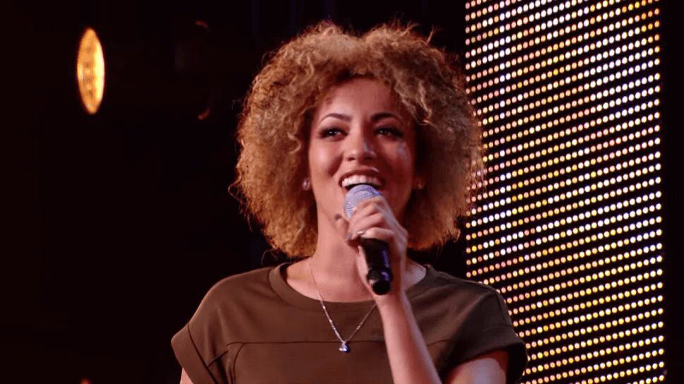 18-Year-Old Barmaid Does Her Family Proud on The X Factor UK 2015 (VIDEO)
