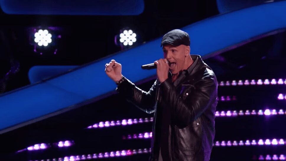 45-Year-Old Photographer Captures Coaches' Hearts on The Voice 9 (VIDEO)