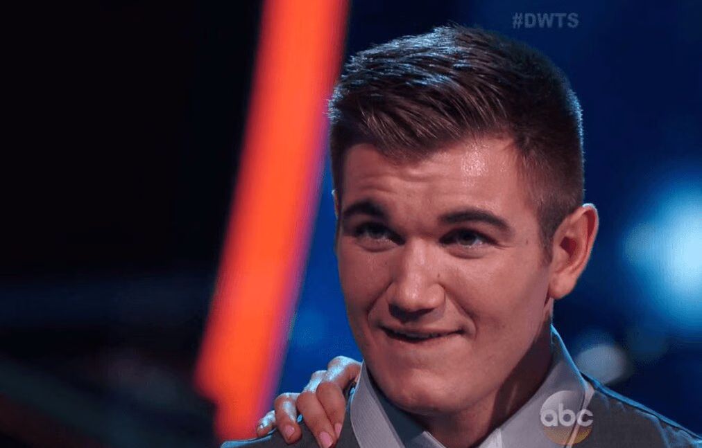 Alek Skarlatos and Lindsay Arnold dance Foxtrot