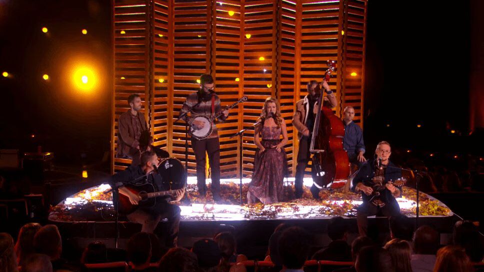 Bluegrass Band Reinvents 'Can't Feel My Face' on America's Got Talent 10 (VIDEO)